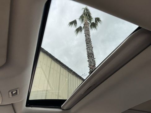 Used 2020 Nissan Pathfinder Platinum image 41