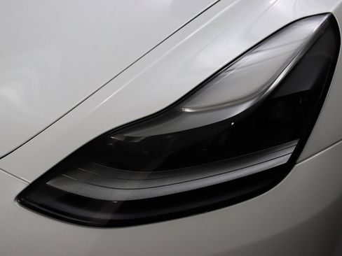 Used 2023 Tesla Model 3 Standard Range image 4