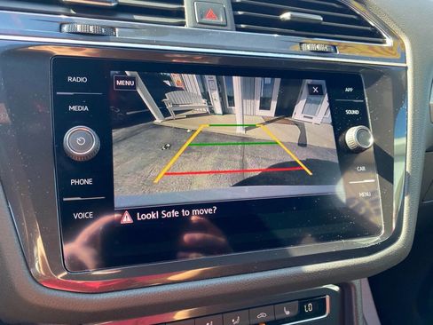 Used 2020 Volkswagen Tiguan SE R-Line image 19