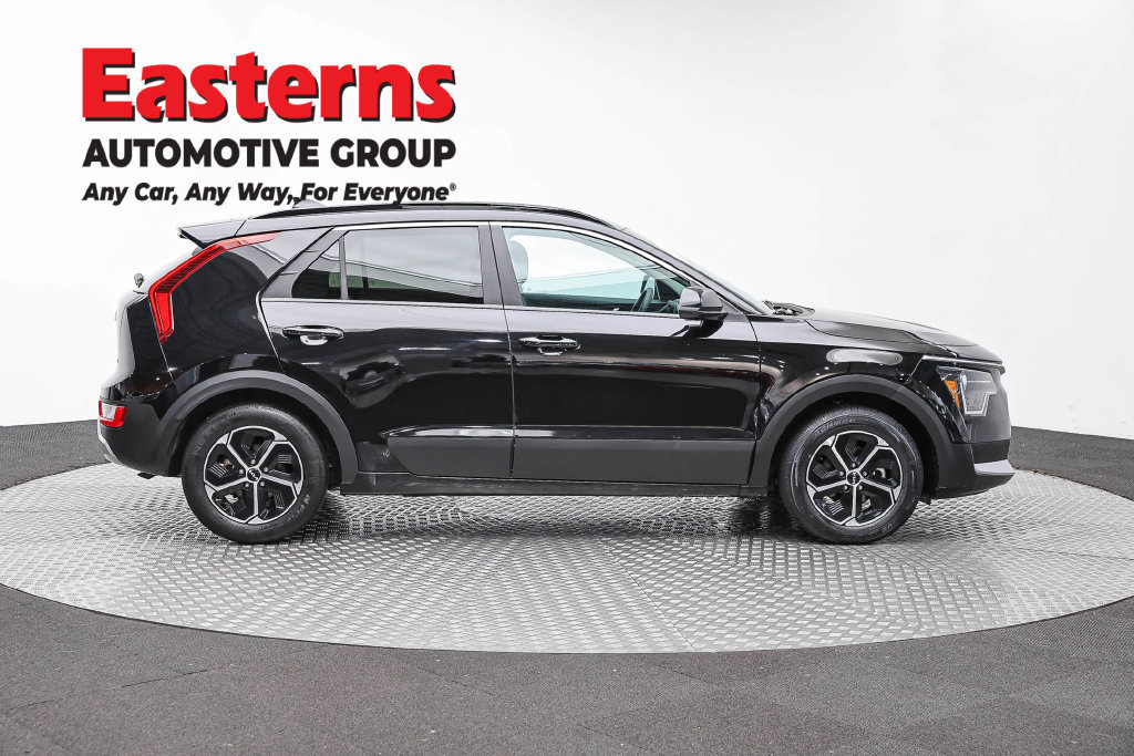 Used 2024 Kia Niro LX FWD image 5