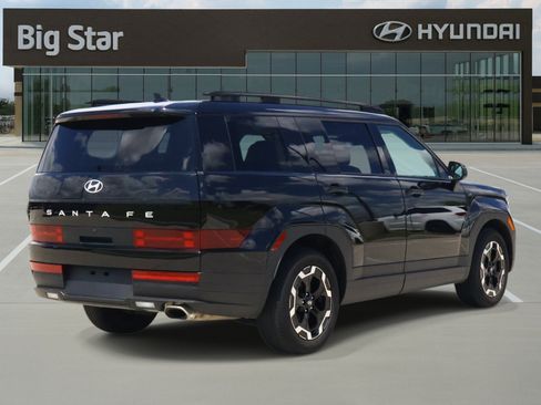Used 2025 Hyundai Santa Fe SEL FWD image 4