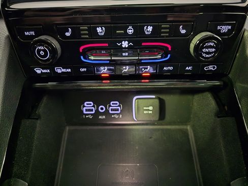 Used 2022 Jeep Grand Cherokee L Limited w/ Luxury Tech Group II image 46