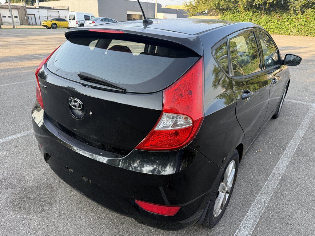 Used 2013 Hyundai Accent SE FWD image 5