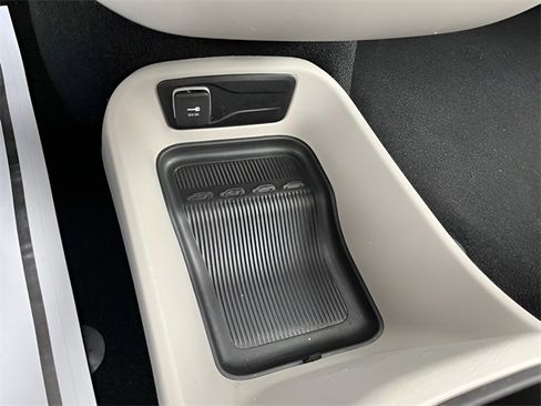 Used 2024 Chrysler Pacifica Touring-L image 23