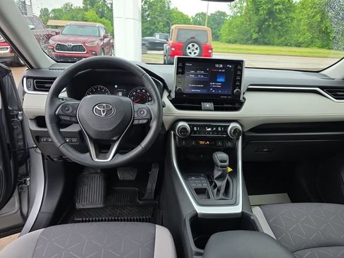 Used 2022 Toyota RAV4 XLE w/ Convenience Package AWD/4WD image 11