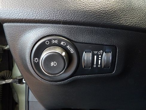 Used 2018 Jeep Compass Latitude w/ Cold Weather Group AWD/4WD image 26
