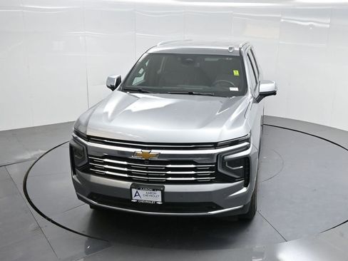 Used 2025 Chevrolet Suburban Premier image 62