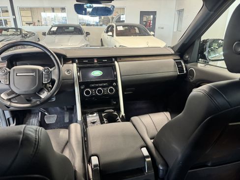 Used 2018 Land Rover Discovery HSE image 15