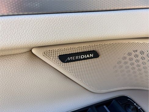 Used 2018 Jaguar XF Premium image 26