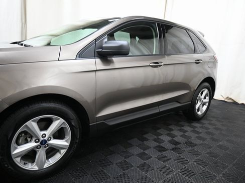 Used 2019 Ford Edge SE image 16