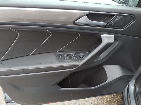 Used 2023 Volkswagen Tiguan SE R-Line image 15