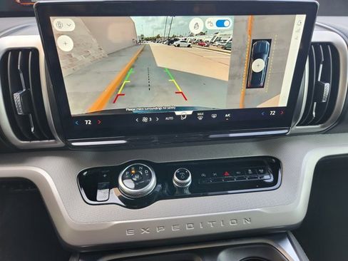 New 2025 Ford Expedition Active image 13