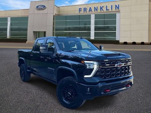 Used 2025 Chevrolet Silverado 2500 ZR2 w/ Technology Package AWD/4WD image 1
