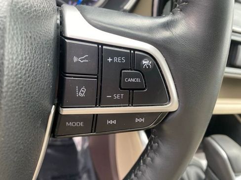 Used 2022 Toyota Highlander Limited image 21