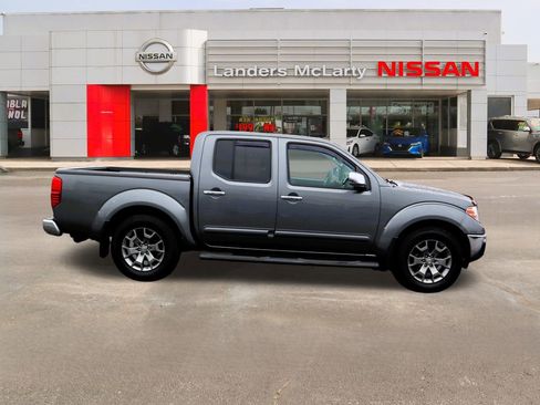 Used 2016 Nissan Frontier SL w/ Moonroof Package image 2