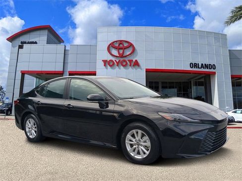 Certified 2025 Toyota Camry LE image 1