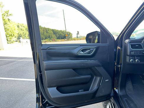 Used 2024 GMC Yukon AT4 w/ Technology Package AWD/4WD image 9