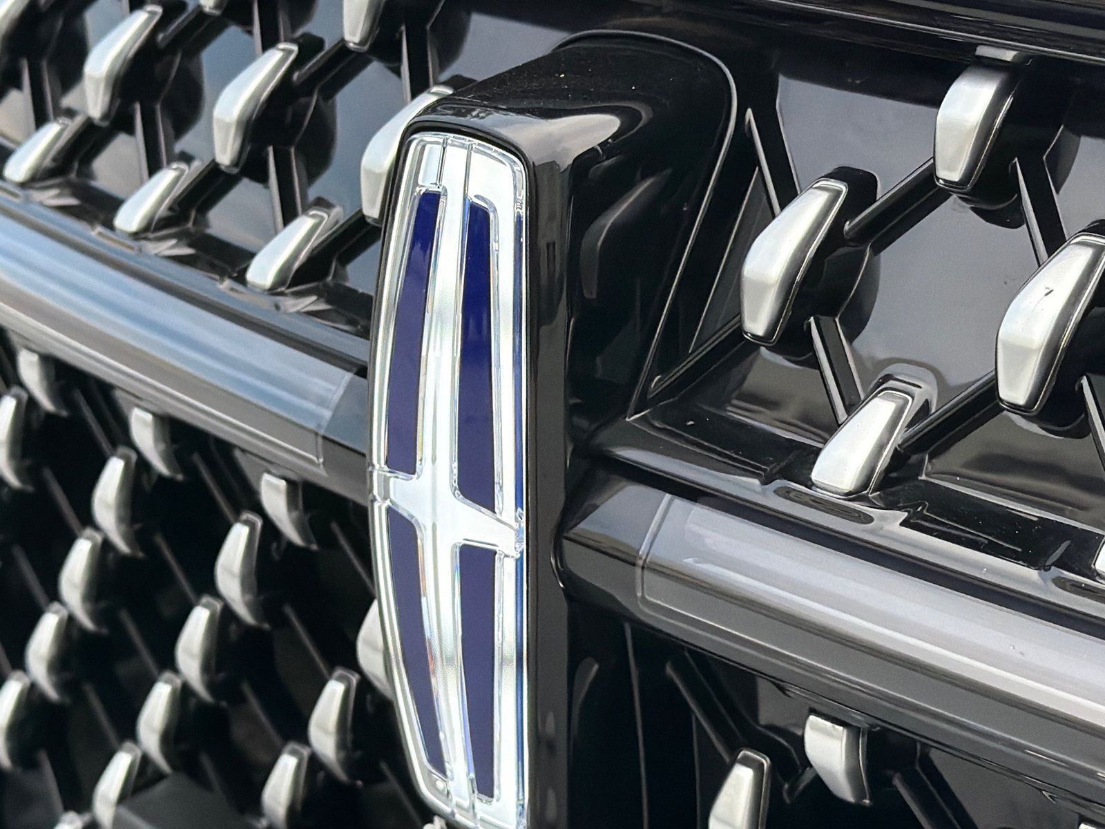 New 2026 Lincoln Nautilus Reserve AWD/4WD image 13