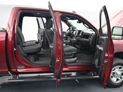 Used 2024 RAM 2500 Tradesman w/ Chrome Appearance Group AWD/4WD image 13