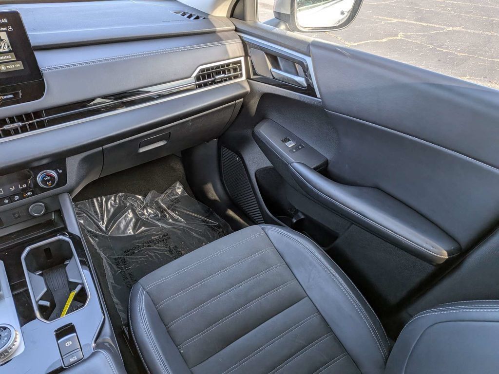 Used 2025 Mitsubishi Outlander SE FWD image 17