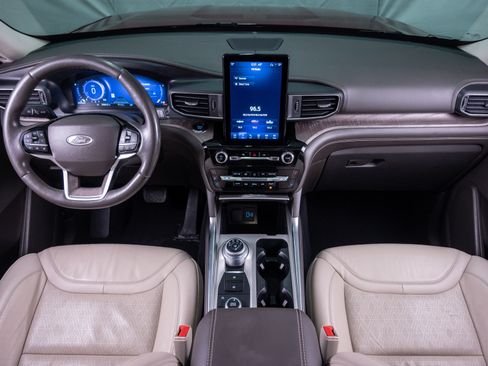 Used 2023 Ford Explorer Platinum w/ Technology Package image 16