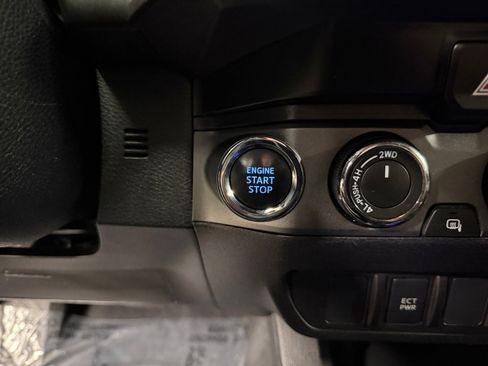 Used 2019 Toyota Tacoma TRD Sport image 23