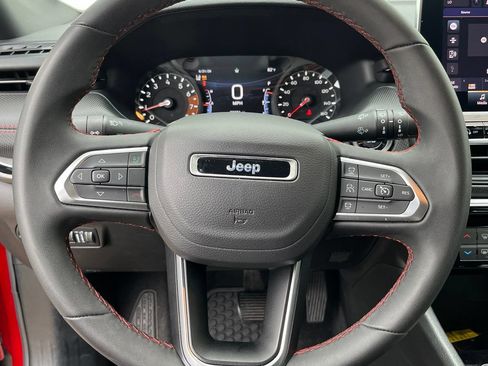 Used 2025 Jeep Compass Trailhawk AWD/4WD image 19