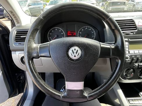 Used 2009 Volkswagen Jetta SE FWD image 18