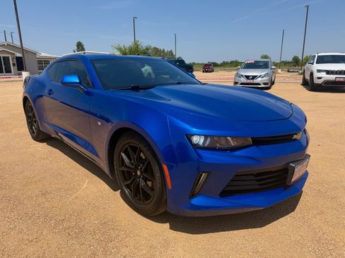 Used 2018 Chevrolet Camaro LT RWD image 4