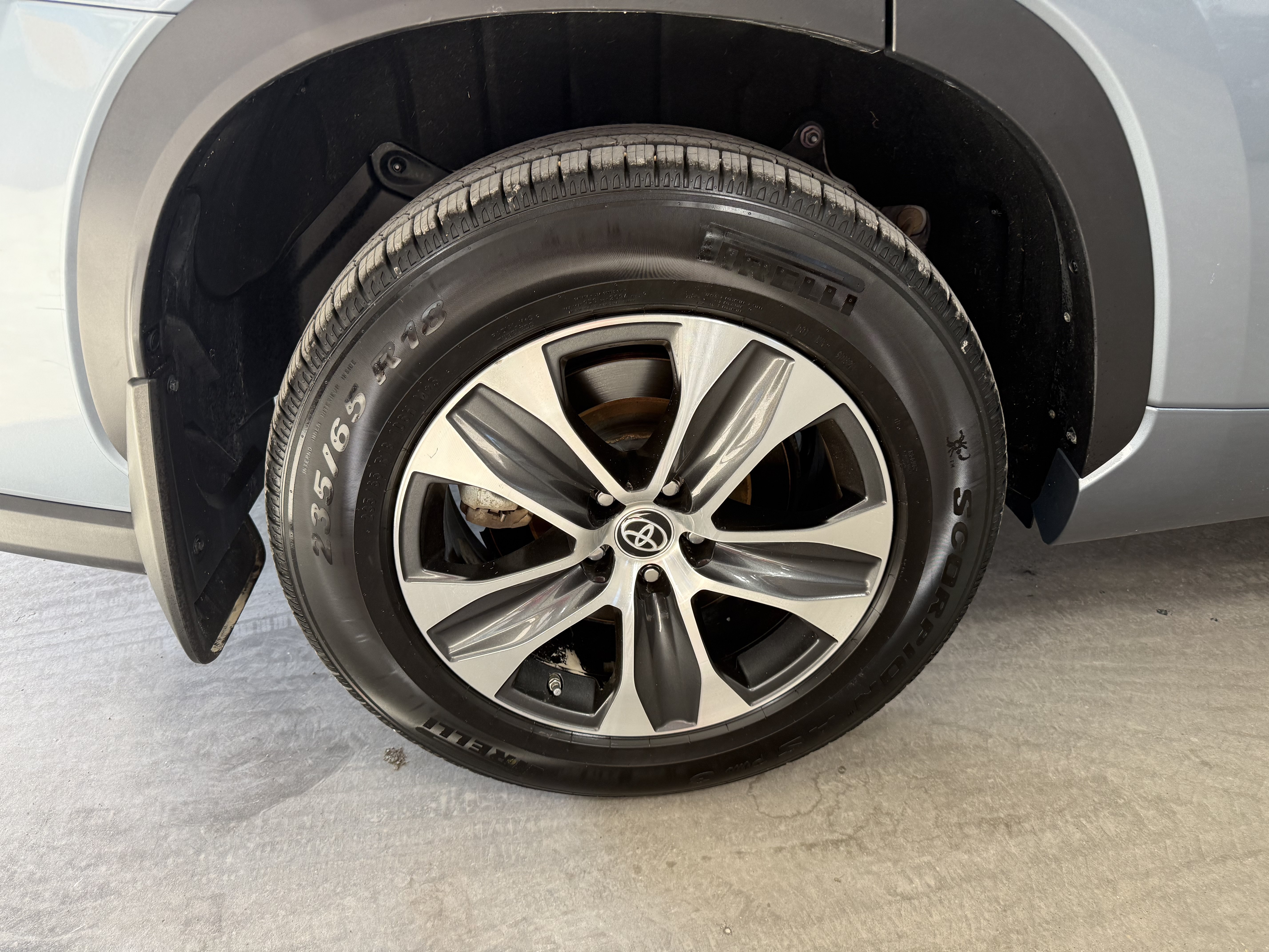 Used 2023 Toyota Highlander XLE AWD/4WD image 8