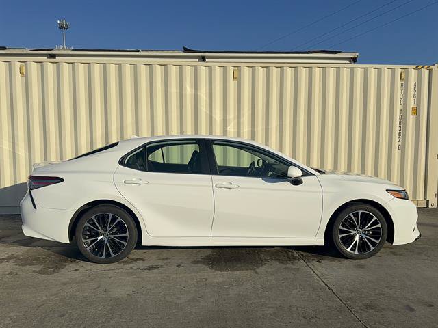 Used 2019 Toyota Camry SE FWD image 2