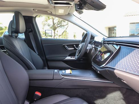 New 2025 Mercedes-Benz E 350 4MATIC Sedan image 14