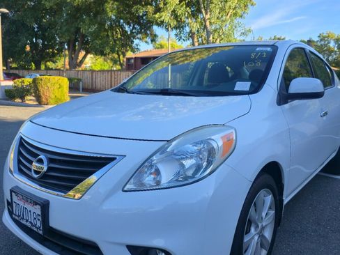 Used 2014 Nissan Versa w/ Tech Package FWD image 1