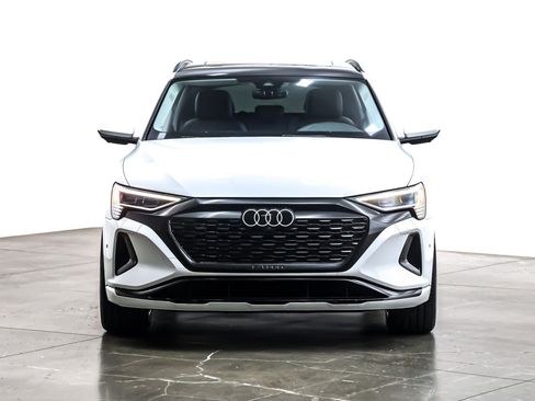 Used 2024 Audi Q8 e-tron Premium Plus w/ Premium Plus Package image 4