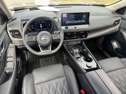 Used 2024 Nissan Rogue Platinum w/ Platinum Premium Package image 11