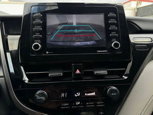 Used 2021 Toyota Camry SE image 17