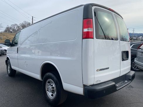 Used 2019 Chevrolet Express 2500 w/ Driver Convenience Package RWD image 5