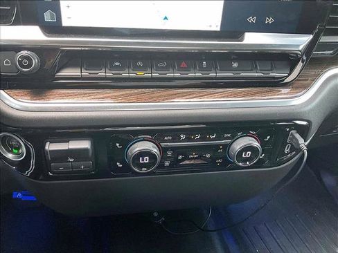 Used 2022 Chevrolet Silverado 1500 LT w/ Leather Package RWD image 23