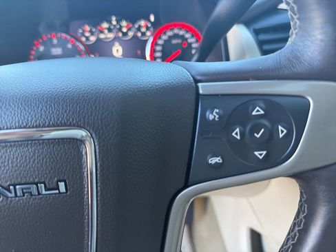 Used 2016 GMC Yukon XL Denali image 23