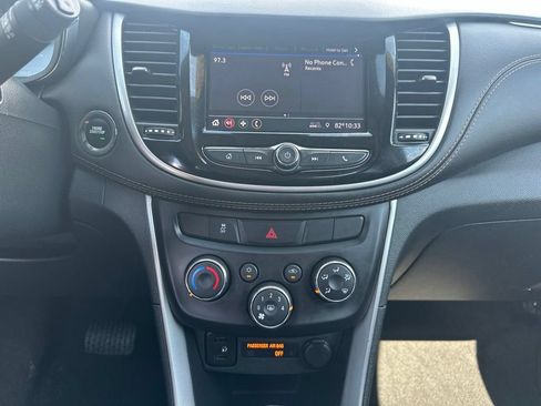 Used 2021 Chevrolet Trax LT w/ LT Convenience Package AWD/4WD image 21