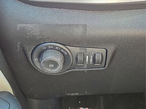 Used 2025 Jeep Compass Limited image 26