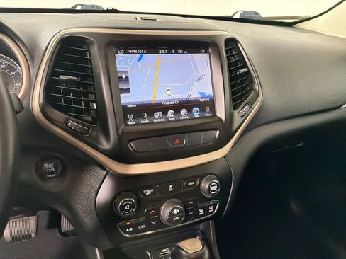 Used 2015 Jeep Cherokee Limited w/ Luxury Group FWD image 16
