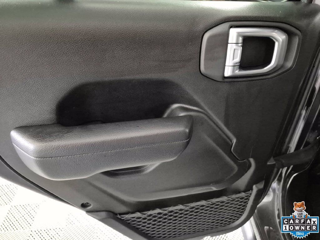 Used 2025 Jeep Wrangler Unlimited Rubicon AWD/4WD image 27