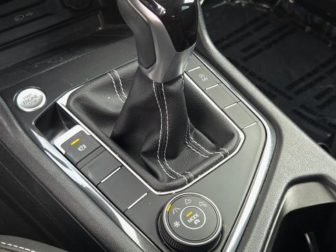 Used 2022 Volkswagen Tiguan SE AWD/4WD image 30