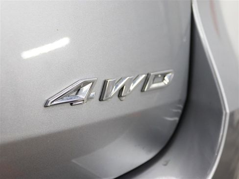 Used 2022 Ford Explorer XLT w/ Equipment Group 202A image 16