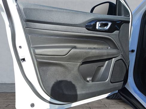 New 2026 Jeep Compass Latitude image 17