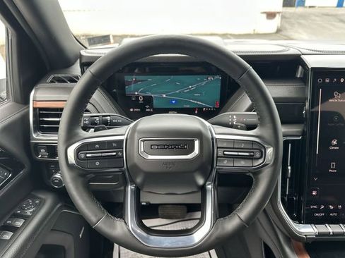 Used 2025 GMC Yukon XL Denali AWD/4WD image 13