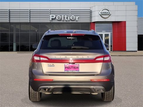 Used 2018 Lincoln MKX Reserve w/ Driver Assistance Package image 5