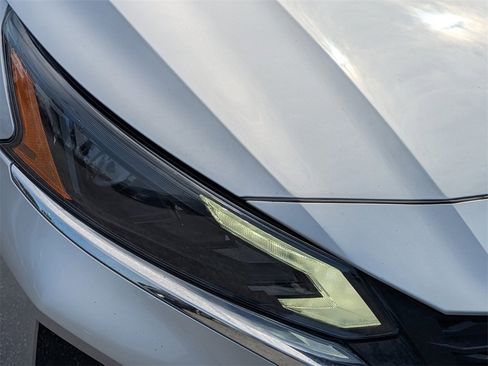 Used 2023 Nissan Altima 2.5 SV image 9