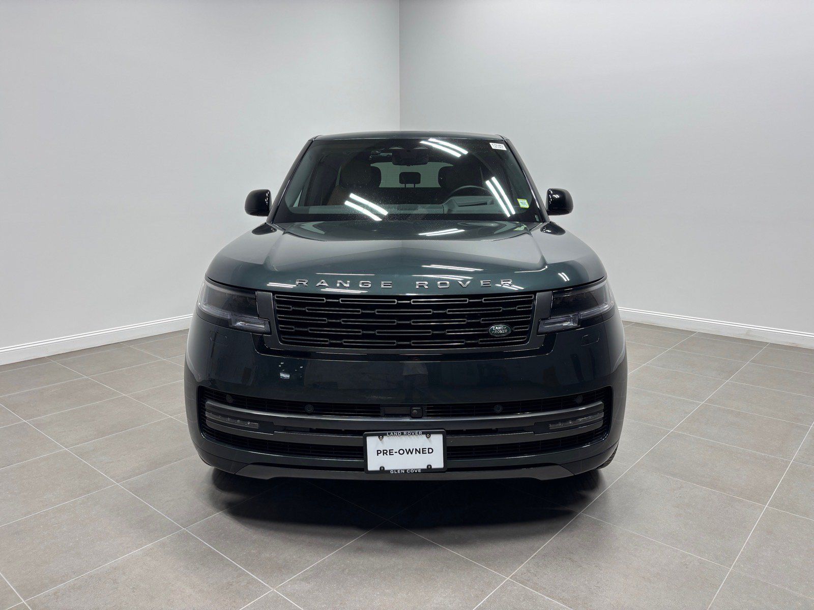 Used 2024 Land Rover Range Rover SE AWD/4WD image 3